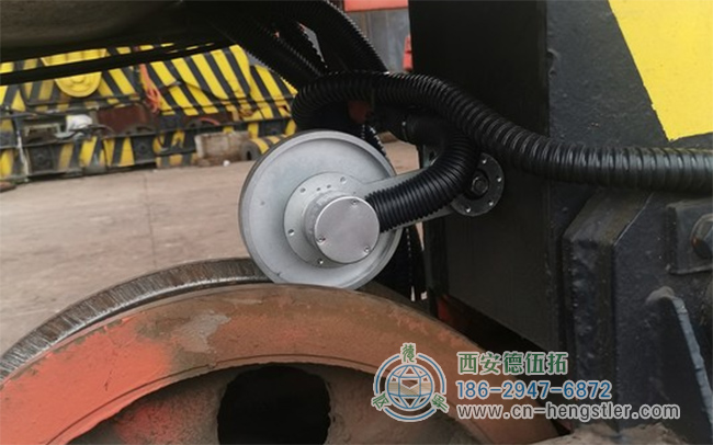 圖為亨士樂編碼器用于測量起重機(jī)行走的照片 圖為亨士樂編碼器用于測量起重機(jī)行走的照片